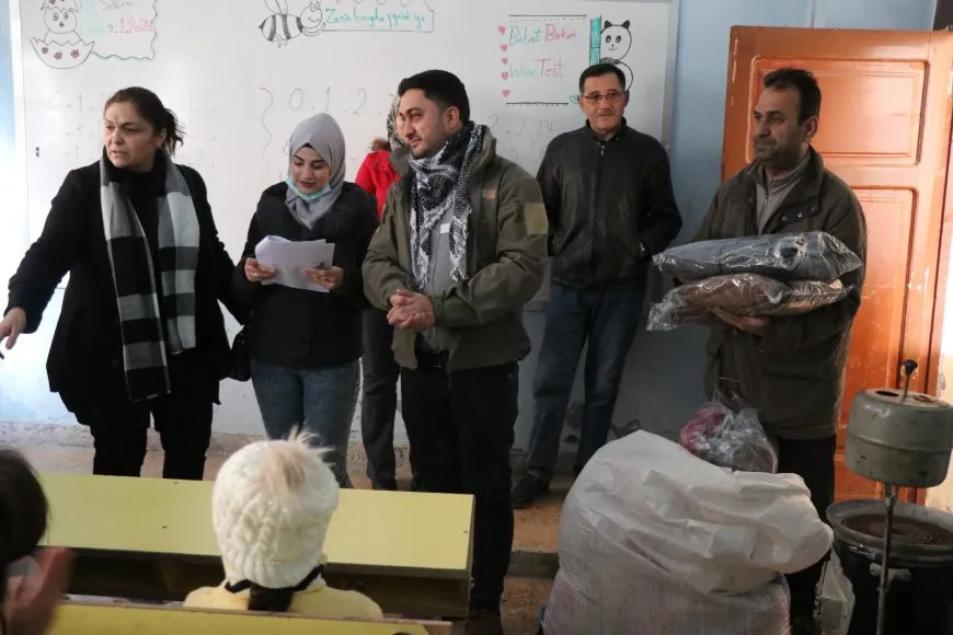 توزيع كسوة شتوية في مدارس الإدارة الذاتية بحلب