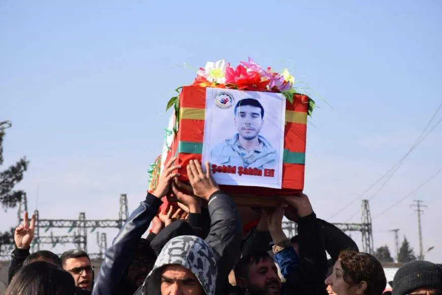 تشييع أحد العمال الشهداء ومراسم غيابية لشهيد من YRK في كوباني