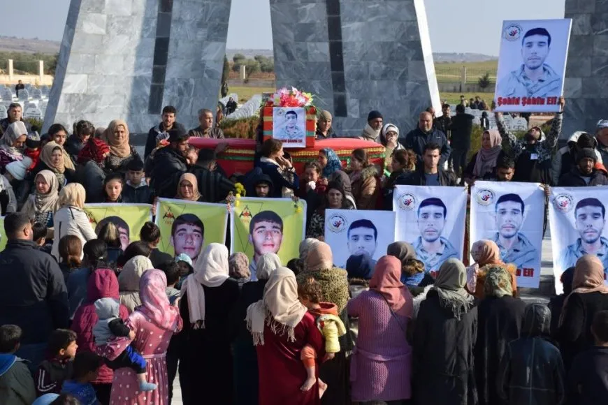تشييع أحد العمال الشهداء ومراسم غيابية لشهيد من YRK في كوباني