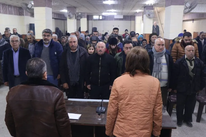 سياسيون وإداريون يناقشون أسباب ظهور الأزمات وسبل الحل