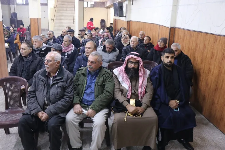 سياسيون وإداريون يناقشون أسباب ظهور الأزمات وسبل الحل