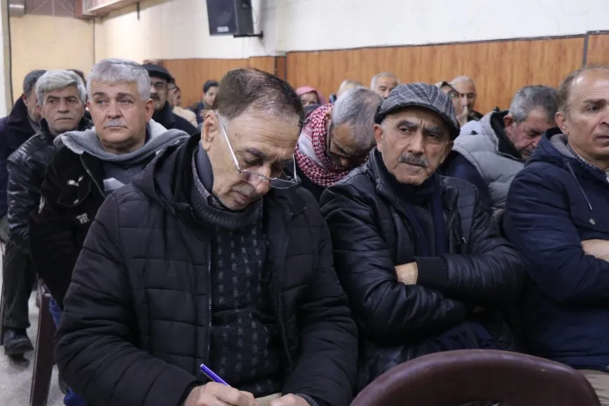 سياسيون وإداريون يناقشون أسباب ظهور الأزمات وسبل الحل