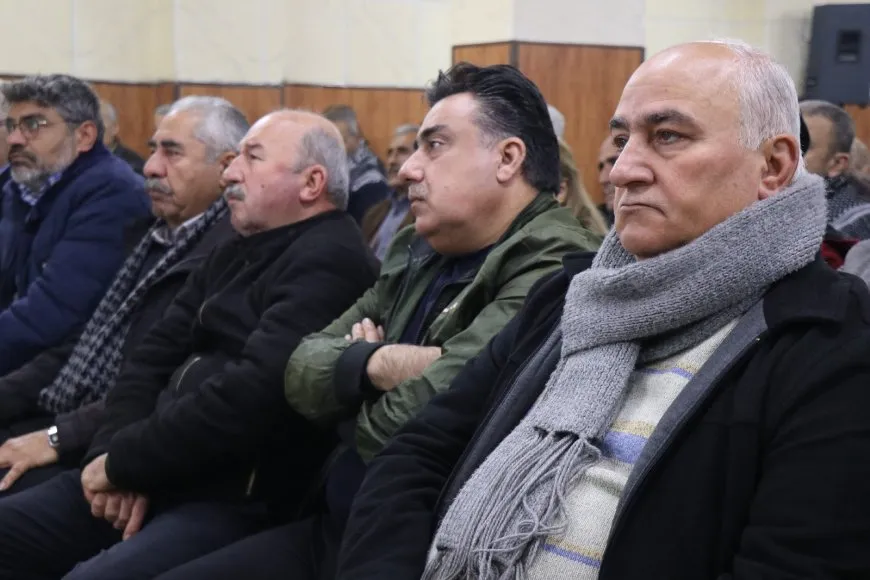سياسيون وإداريون يناقشون أسباب ظهور الأزمات وسبل الحل