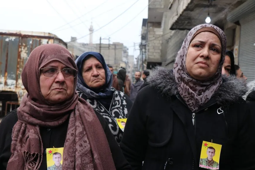 الآلاف يشيعون جثمان القيادي شرفان حلب ويتعهدون بإكمال مسيرته