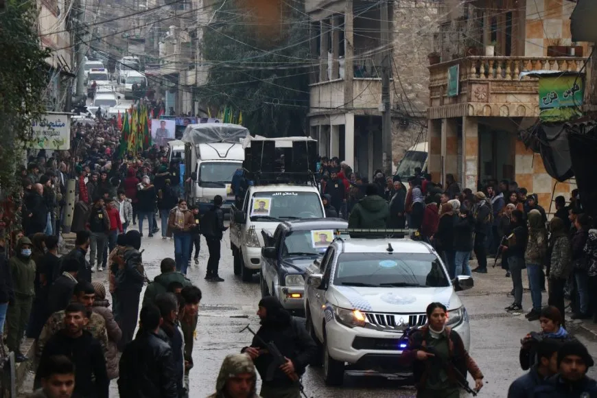 الآلاف يشيعون جثمان القيادي شرفان حلب ويتعهدون بإكمال مسيرته