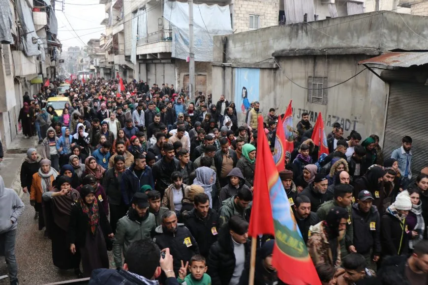 الآلاف يشيعون جثمان القيادي شرفان حلب ويتعهدون بإكمال مسيرته