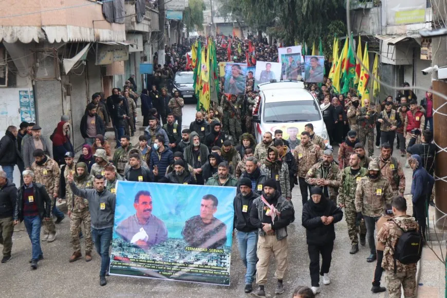 الآلاف يشيعون جثمان القيادي شرفان حلب ويتعهدون بإكمال مسيرته