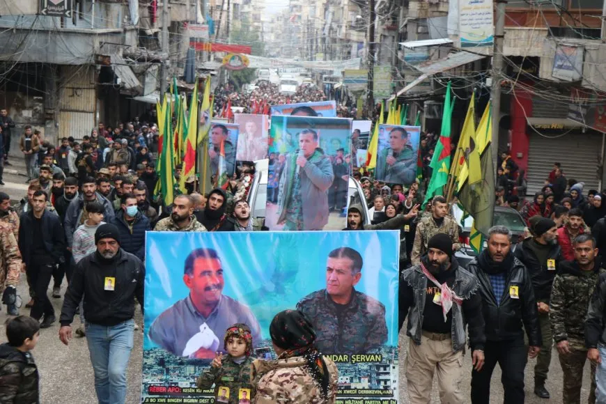 الآلاف يشيعون جثمان القيادي شرفان حلب ويتعهدون بإكمال مسيرته