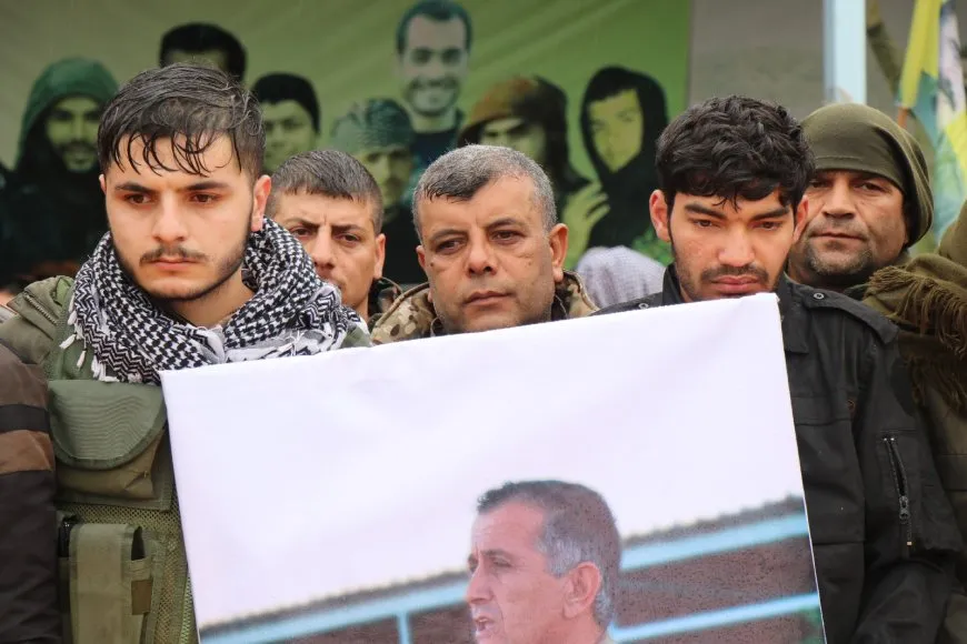 الآلاف يشيعون جثمان القيادي شرفان حلب ويتعهدون بإكمال مسيرته
