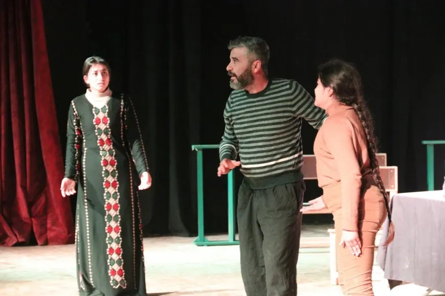 عرض مسرحية "كش ملك" في اليوم السابع لمهرجان ميتان المسرحي