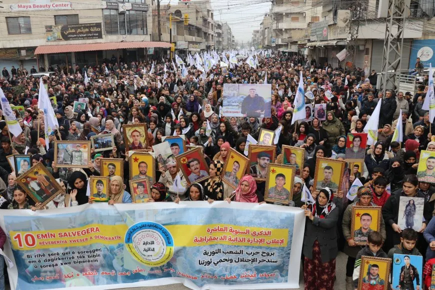 المشاركون في المسيرة الكبرى: ماضون بعزيمة وإصرار لحماية مكتسبات ثورتنا