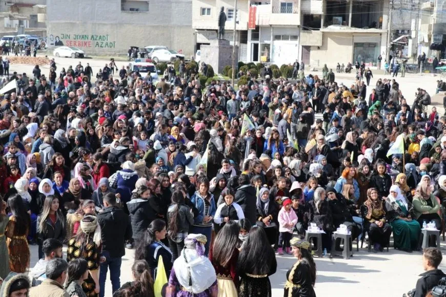 احتفال في مقاطعة الفرات بالذكرى الـ 9 لانتصار كوباني والـ 10 لإعلان الإدارة الذاتية