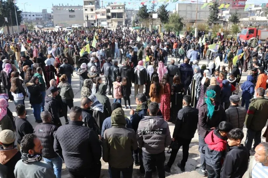 احتفال في مقاطعة الفرات بالذكرى الـ 9 لانتصار كوباني والـ 10 لإعلان الإدارة الذاتية