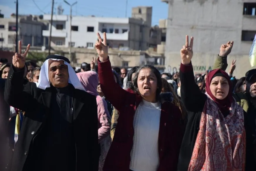 احتفال في مقاطعة الفرات بالذكرى الـ 9 لانتصار كوباني والـ 10 لإعلان الإدارة الذاتية