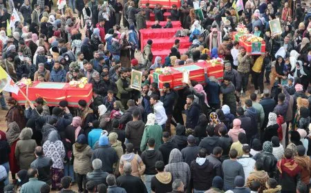 بدء مراسم تشييع جثامين 5 مقاتلين لقسد استشهدوا باستهداف "الميليشيات الإيرانية"