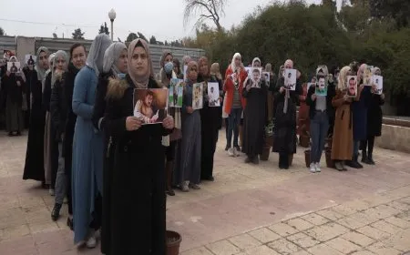 لوحة بشرية باسم القائد آبو