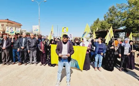 ذوو الشهداء في كركي لكي يطالبون بالكشف عن وضع القائد عبد الله أوجلان