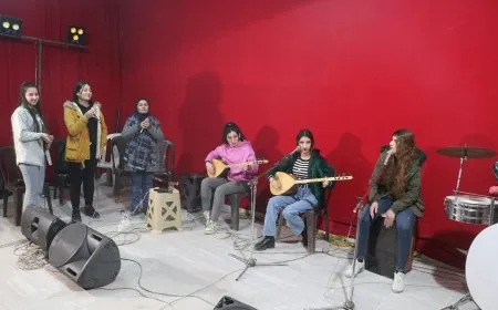 فرق فنية تستعد للمشاركة في فعاليات 8 آذار