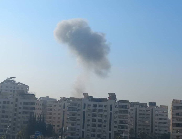 وسائل إعلام سورية: دوي انفجارات متتالية في محيط دمشق