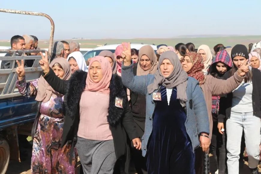 تقديم واجب العزاء لذوي مقاتلة HRE الشهيدة جيجك كوباني