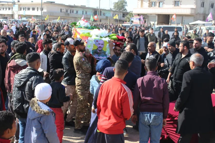 مشيّعون يؤكدون: حماية الثورة هو عهدنا للشهيد