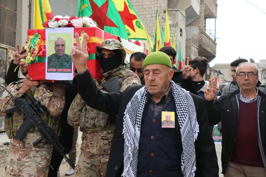 تشييع جثمان المقاتل في قسد محمد شيخ مصطفى في حلب