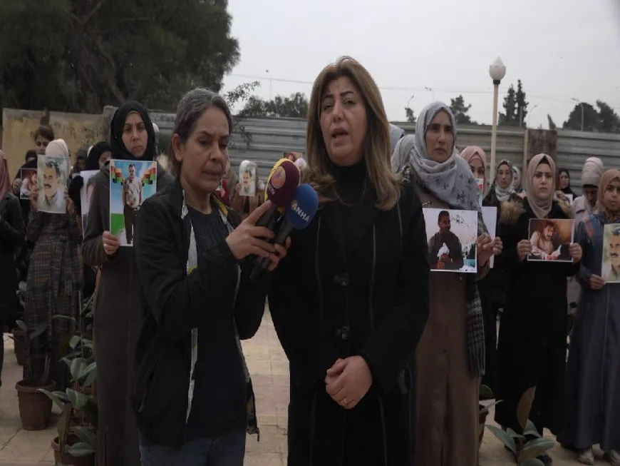لوحة بشرية باسم القائد آبو