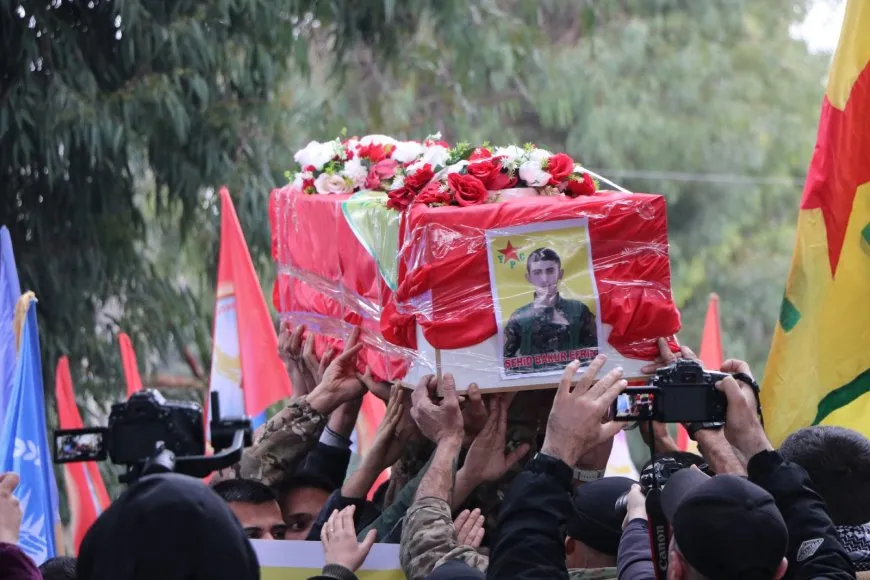 أهالي حلب يستقبلون جثمان مقاتل YPG باكور عفرين