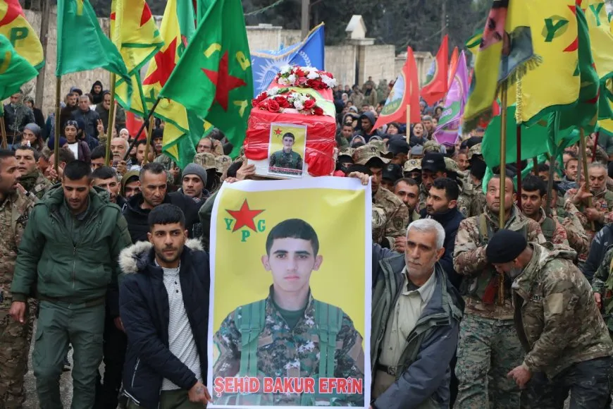 أهالي حلب يستقبلون جثمان مقاتل YPG باكور عفرين