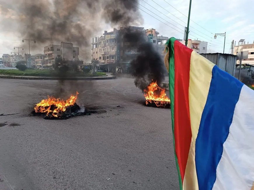 إضراب عام في السويداء ومحتجون يغلقون الطرق الرئيسة