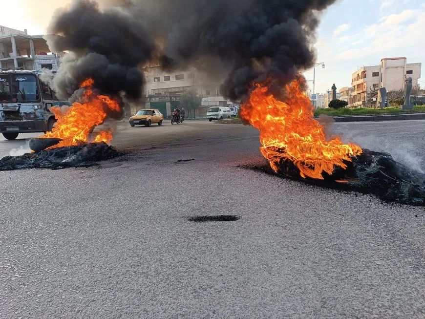 إضراب عام في السويداء ومحتجون يغلقون الطرق الرئيسة