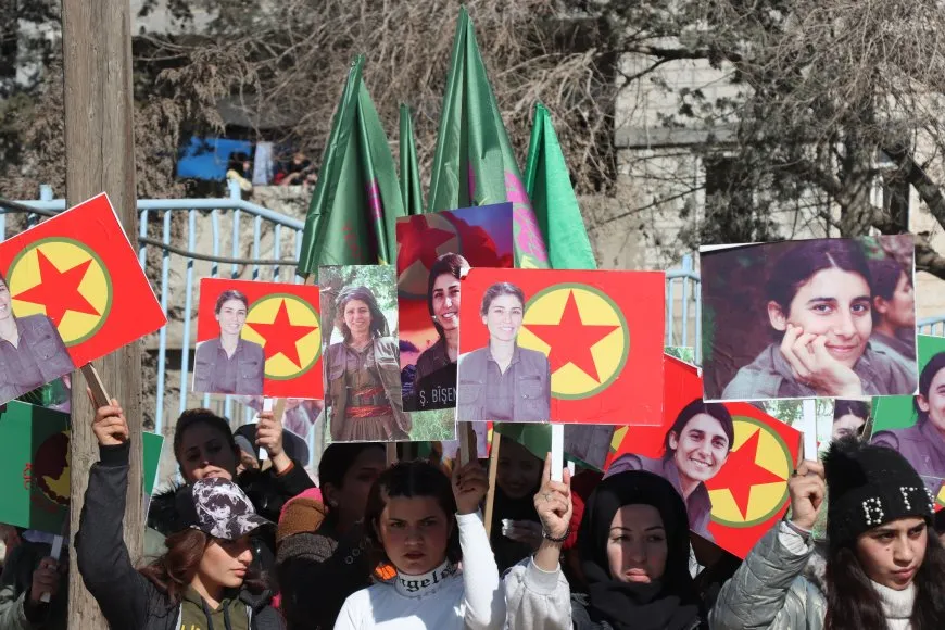 خلال مسيرتين حاشدتين.. شبيبة وأهالي مقاطعة الجزيرة يتعهدون بالانتقام لدماء بيشنك وسارة