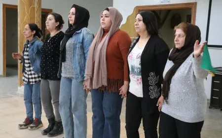 نساء تجاوزن الـ 40 عاماً يشكّلن فرقة ويتحضّرن لـ 8 آذار