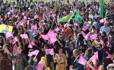 إشادة بمقاومة المرأة التاريخية ضد الذهنية الذكورية في احتفال مقاطعة الجزيرة