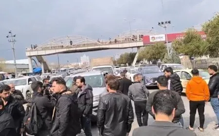 أصحاب المحال التجارية يقطعون الطريق العام في هولير جنوب كردستان