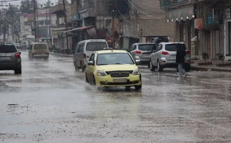 هطولات مطرية غزيرة مصحوبة بالرعد وتحذيرات من تشكل الضباب