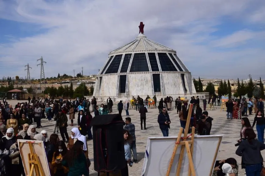 افتتاح معرض للوحات الفنية بمناسبة 8 آذار في كوباني