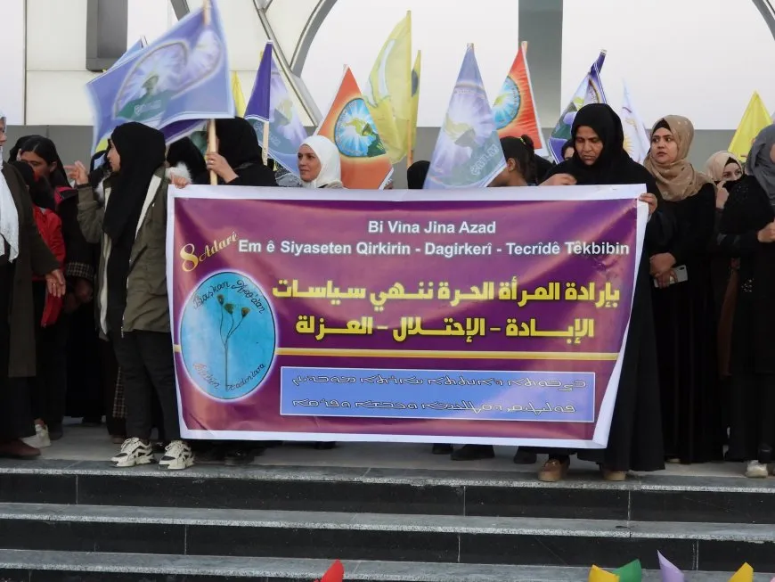 إشعال الشموع على أضرحة الشهداء بمناسبة اقتراب يوم المرأة العالمي