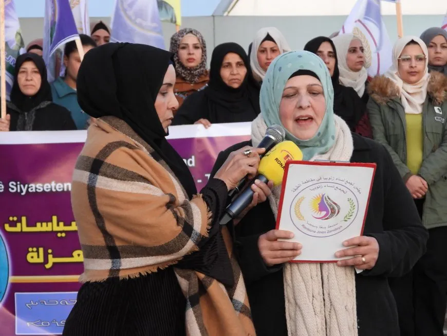 إشعال الشموع على أضرحة الشهداء بمناسبة اقتراب يوم المرأة العالمي