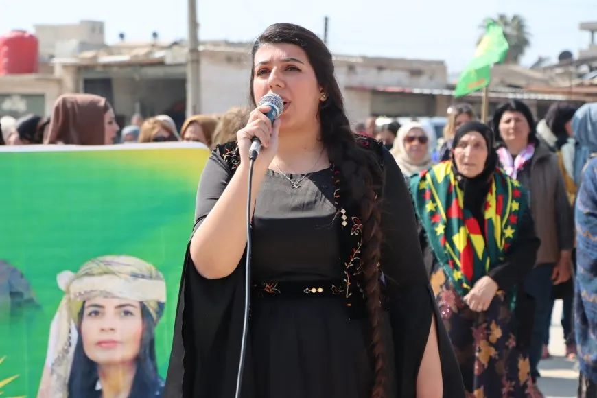 مسيرات في كوباني وعامودا بمناسبة 8 آذار