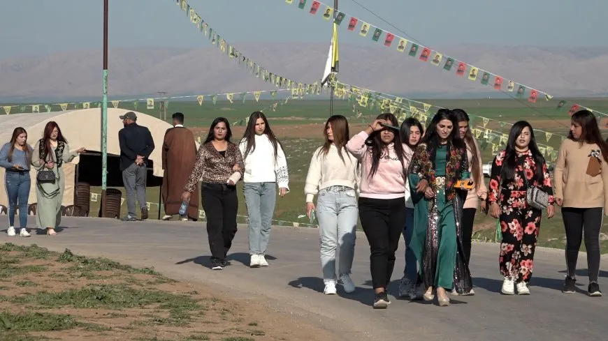 قوافل المحتفلات بـ 8 آذار تتوجّه إلى ساحات الفعاليات الجماهيرية