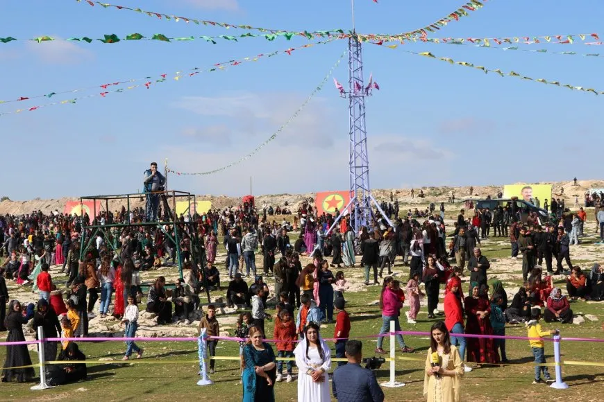 قوافل المحتفلات بـ 8 آذار تتوجّه إلى ساحات الفعاليات الجماهيرية