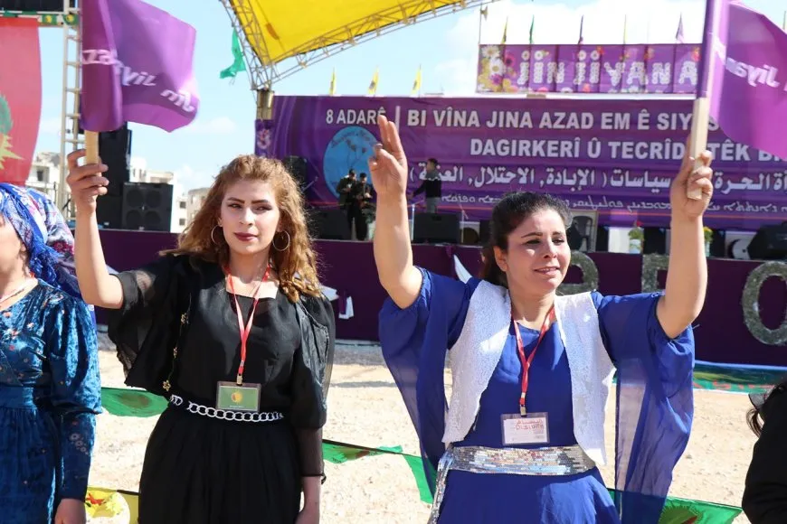 قوافل المحتفلات بـ 8 آذار تتوجّه إلى ساحات الفعاليات الجماهيرية