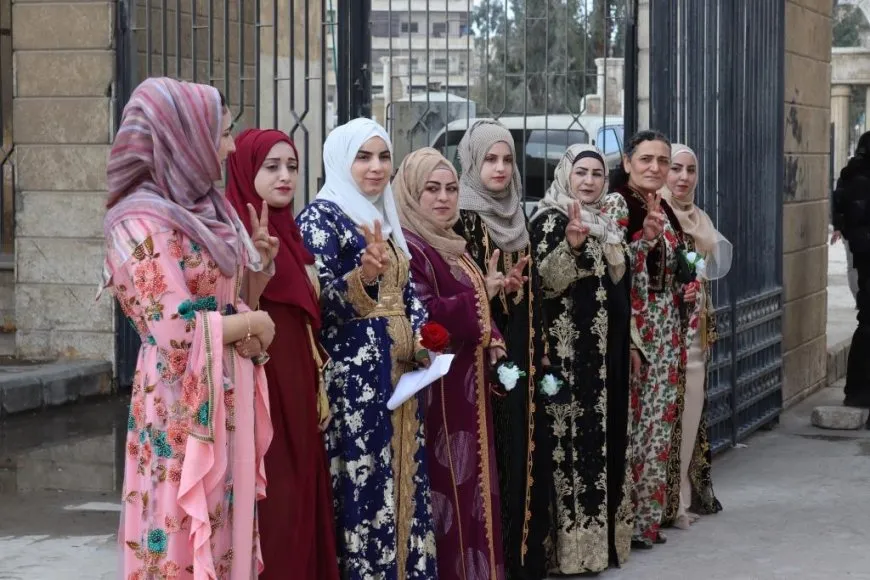 قوافل المحتفلات بـ 8 آذار تتوجّه إلى ساحات الفعاليات الجماهيرية