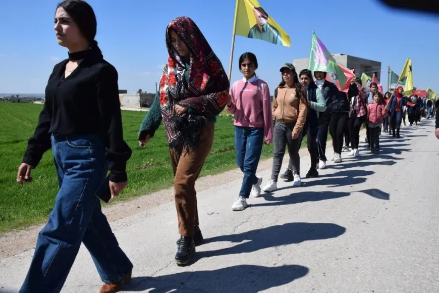 مسيرة شبابية في كوباني للمطالبة بحرية القائد عبدالله أوجلان