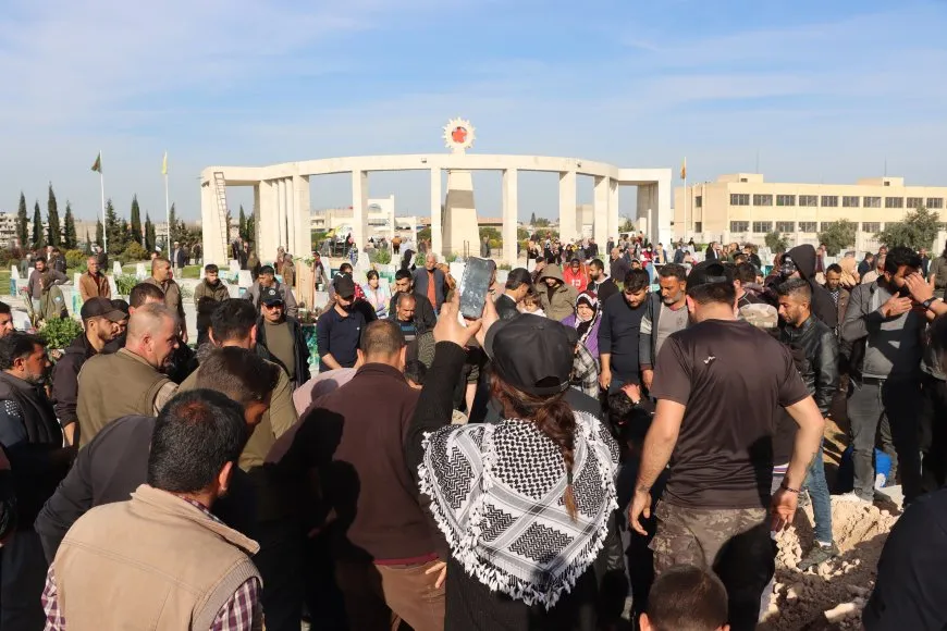 جثمان مقاتل قسد روهات حسكة يوارى الثرى في عامودا