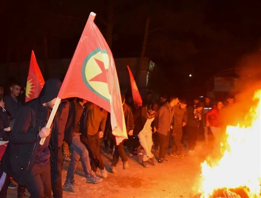 احتفالات وإشعال الشموع على أضرحة الشهداء بمناسبة قدوم نوروز