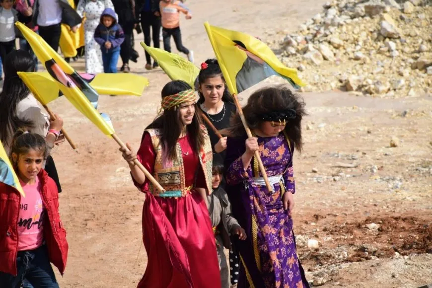 بدء احتفاليتي نوروز في كوباني وحلب بإيقاد شعلة نوروز