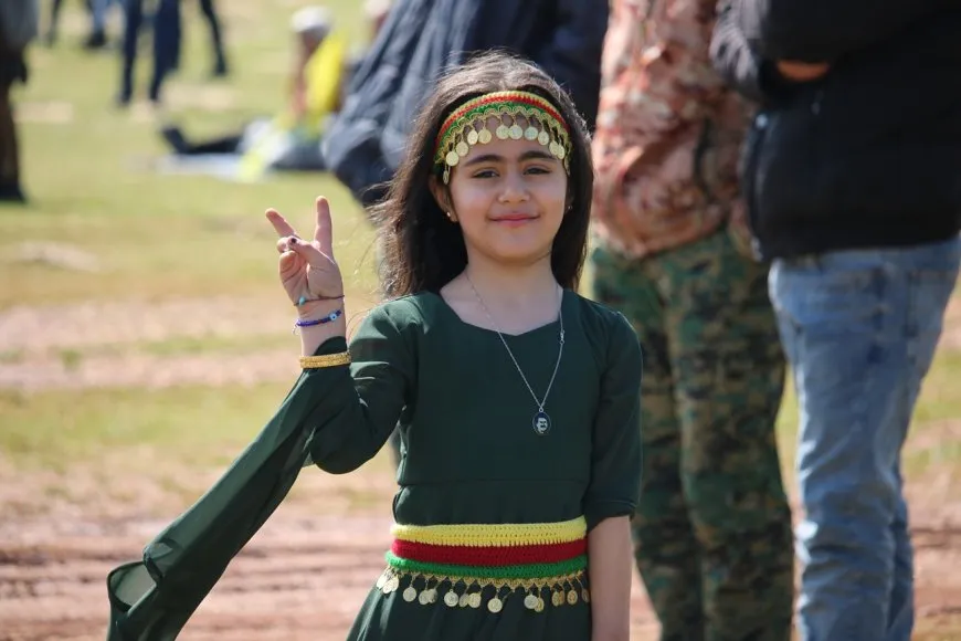 بدء احتفاليتي نوروز في كوباني وحلب بإيقاد شعلة نوروز