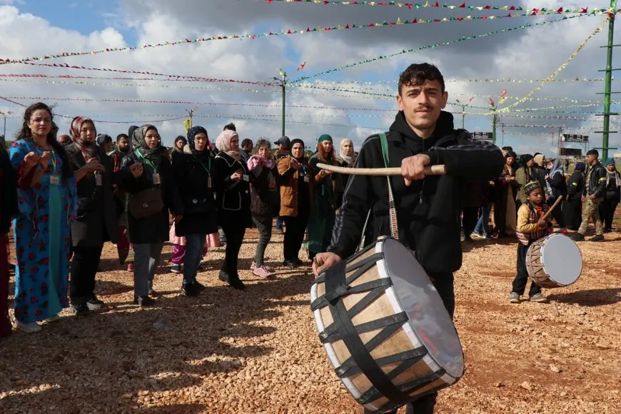بدء احتفاليتي نوروز في كوباني وحلب بإيقاد شعلة نوروز